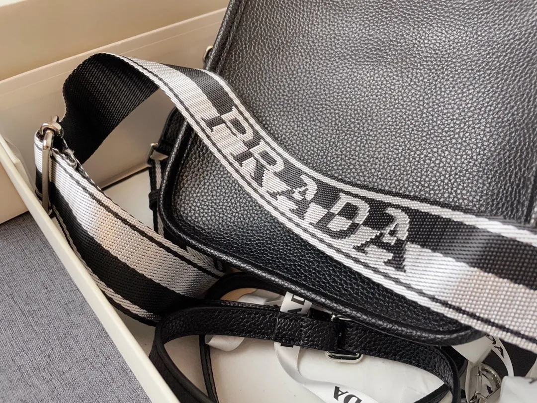 All Categories Official Website "Brand Women's Bags" Women's Bags 💙 PRADA 2024 Latest Prada Crossbody Bag