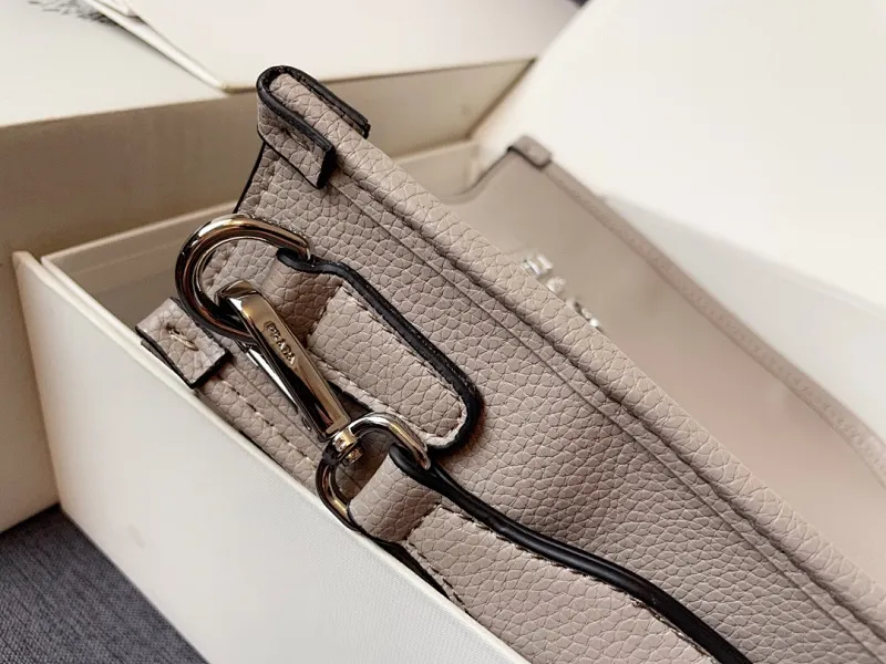 All Categories Official Website "Brand Women's Bags" Women's Bags 💙 PRADA 2024 Latest Prada Crossbody Bag