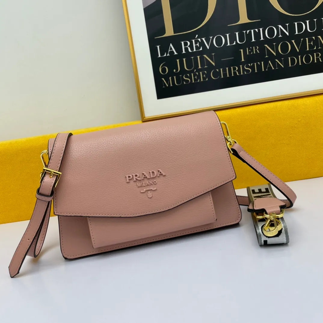 All categories Official website "Brand Women's Bags" Women's Bags 💙 PRADA 2022 official new Prada leather crossbody bag wholesale 58002300 High quality Size: 27-17-10CM