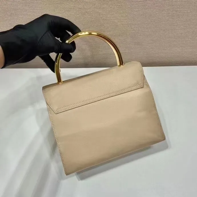 All categories Official website "Brand Women's Bags" Women's Bags 💙 PRADA 2022 official new Prada handbag wholesale Original order quality 58003800 Size: 21-17-12Cm