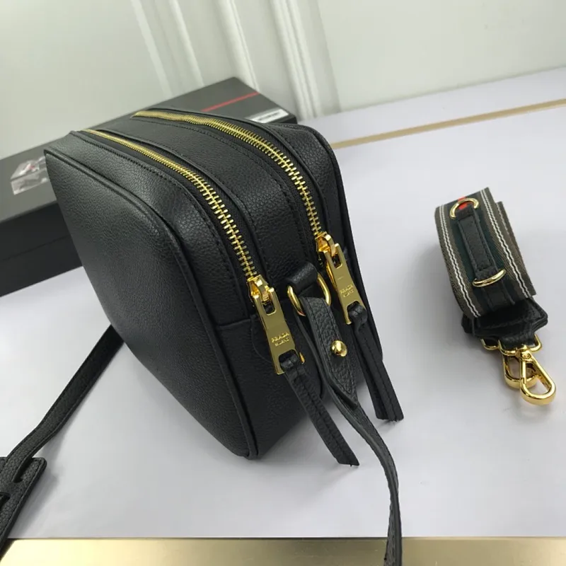 All categories Official website "Brand Women's Bags" Women's Bags 💙 PRADA 2022 Official New Prada Imported Cowhide Crossbody Bag Wholesale 58002000 High Quality Size: 23-16-10CM