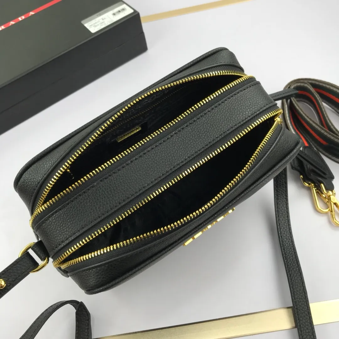 All categories Official website "Brand Women's Bags" Women's Bags 💙 PRADA 2022 Official New Prada Imported Cowhide Crossbody Bag Wholesale 58002000 High Quality Size: 23-16-10CM
