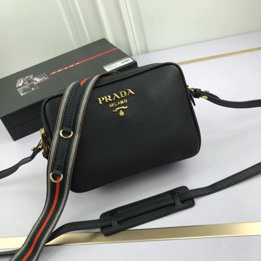 All categories Official website "Brand Women's Bags" Women's Bags 💙 PRADA 2022 Official New Prada Imported Cowhide Crossbody Bag Wholesale 58002000 High Quality Size: 23-16-10CM