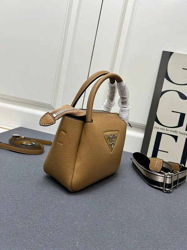 All Categories Official Website "Brand Women's Bags" Women's Bags 💙 PRADA 2025 New Prada Crossbody Bag