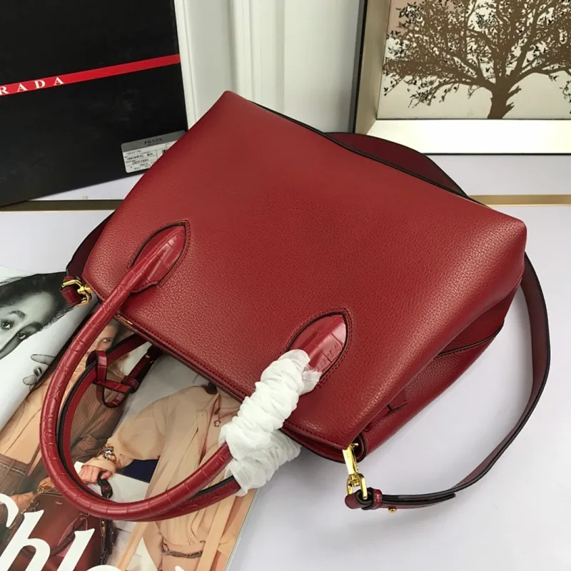 All categories Official website "Brand Women's Bags" Women's Bags 💙 PRADA 2022 official new Prada calfskin handbag wholesale 58002500 High quality Size: 30-24-14CM