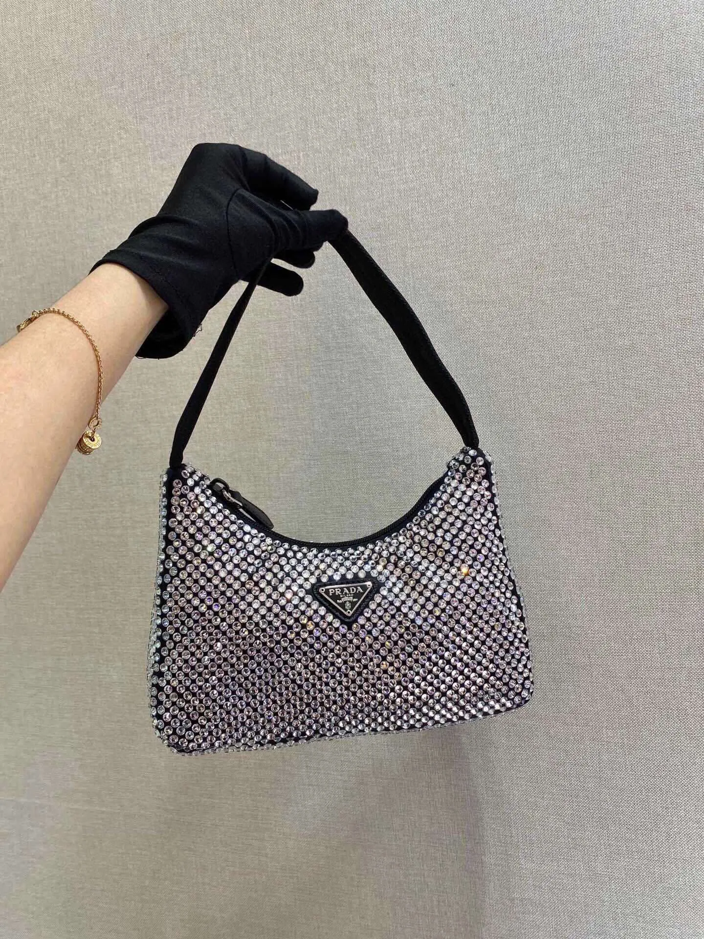 All categories Official website "Brand Women's Bags" Women's Bags 💙 PRADA 2022 official new Prada armpit bag wholesale Original order quality 58002500 Size: 23-13-5Cm