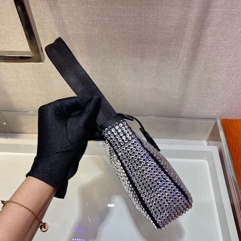 All categories Official website "Brand Women's Bags" Women's Bags 💙 PRADA 2022 official new Prada armpit bag wholesale Original order quality 58002500 Size: 23-13-5Cm