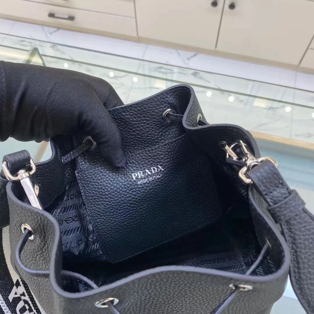 All categories Official website "Brand Women's Bags" Women's Bags 💙 PRADA 2022 Official New Prada Bucket Bag Wholesale Original Order Quality 58006000 Size: 20-25-14Cm