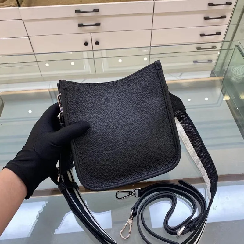 All categories Official website "Brand Women's Bags" Women's Bags 💙 PRADA 2022 official new Prada crossbody bag wholesale Original order quality 58005500 Size: 20-19-6Cm