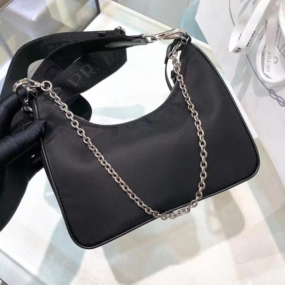 All categories Official website "Brand Women's Bags" Women's Bags 💙 PRADA 2022 official new Prada armpit bag wholesale Original order quality 58002600 Size: 22-18-6.5Cm