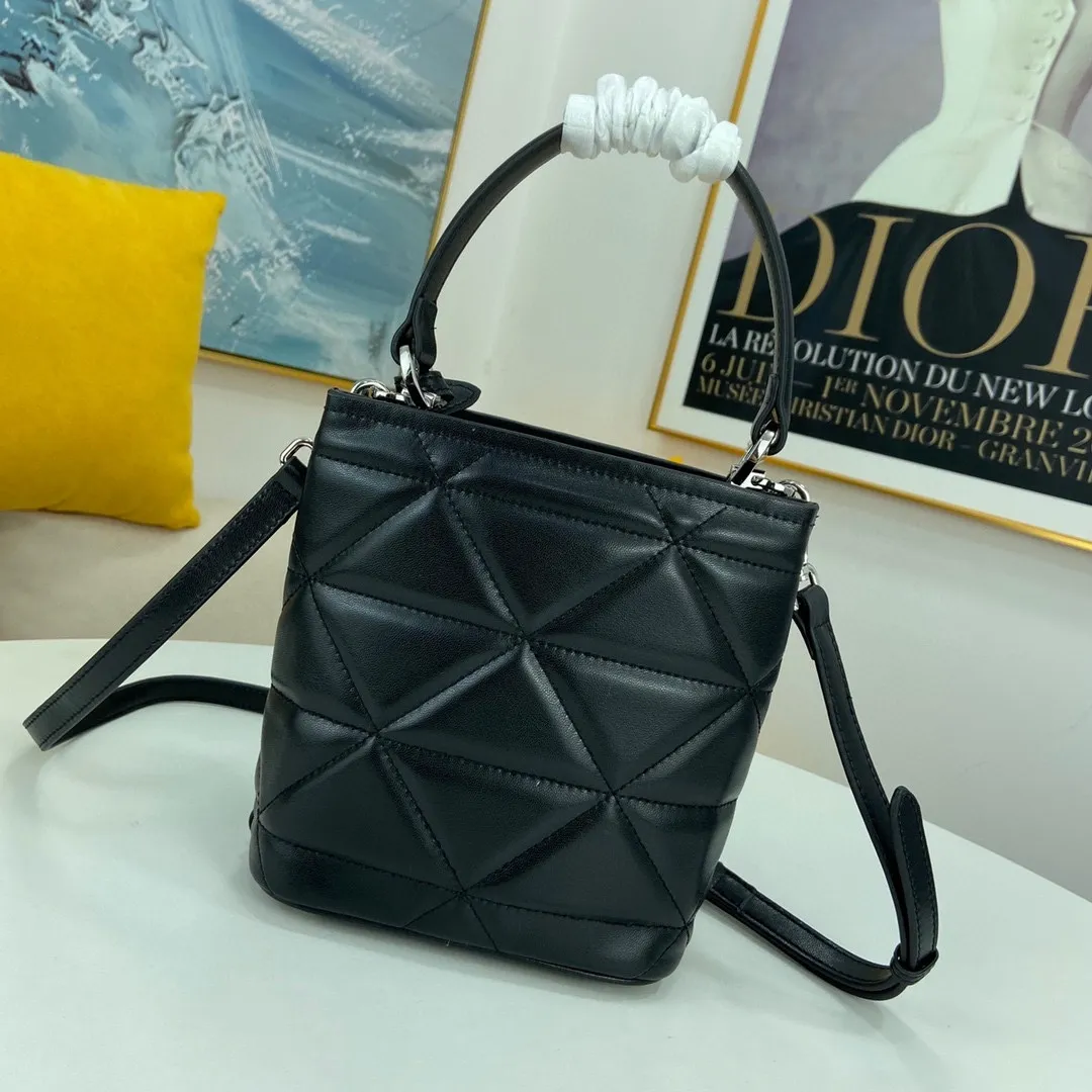 All Categories Official Website "Brand Women's Bags" Women's Bags 💙 PRADA 2022 Official New Prada Original Italian Imported Lambskin Leather Embroidery Crossbody Bag Wholesale 58002100 High Quality Size: 20-17.5-12CM