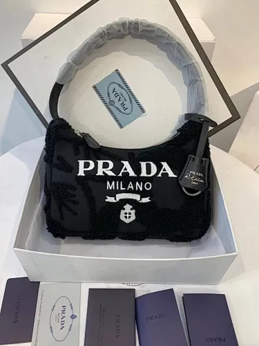 All Categories Official Website "Brand Women's Bags" Women's Bags 💙 PRADA 2022 Official New Prada Underarm Bag Wholesale 58001900 High Quality Specifications: 17-6-22CM
