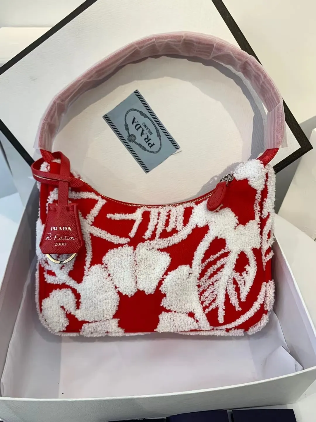 All Categories Official Website "Brand Women's Bags" Women's Bags 💙 PRADA 2022 Official New Prada Underarm Bag Wholesale 58001900 High Quality Specifications: 17-6-22CM