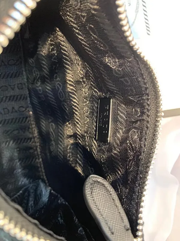 All Categories Official Website "Brand Women's Bags" Women's Bags 💙 PRADA 2022 Official New Prada Underarm Bag Wholesale 58001900 High Quality Specifications: 17-6-22CM