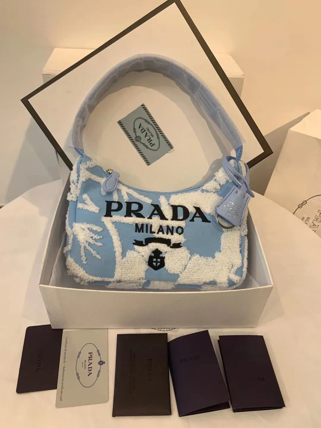 All Categories Official Website "Brand Women's Bags" Women's Bags 💙 PRADA 2022 Official New Prada Underarm Bag Wholesale 58001900 High Quality Specifications: 17-6-22CM