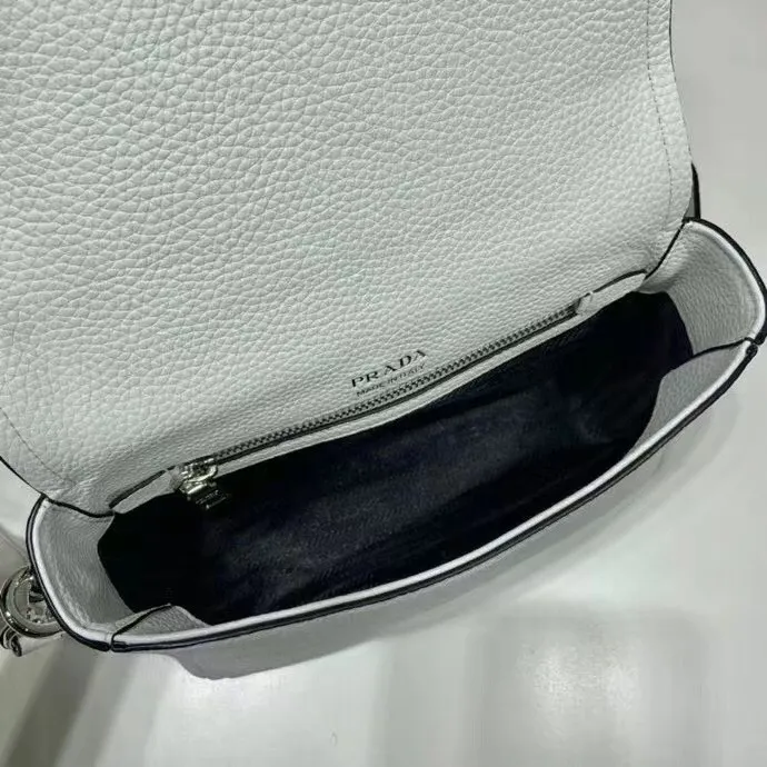 All categories Official website "Brand Women's Bags" Women's Bags 💙 PRADA 2022 official new Prada crossbody bag wholesale Original order quality 58005900 Size: 23-18-9Cm