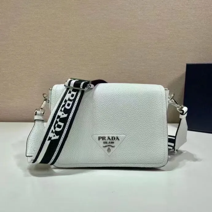 All categories Official website "Brand Women's Bags" Women's Bags 💙 PRADA 2022 official new Prada crossbody bag wholesale Original order quality 58005900 Size: 23-18-9Cm