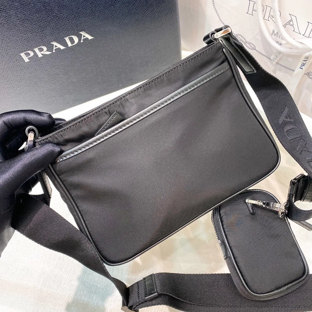 All categories Official website "Brand Women's Bags" Women's Bags 💙 PRADA 2022 official new Prada crossbody bag wholesale 58002800 Original order quality Size: 22-16-5 CM
