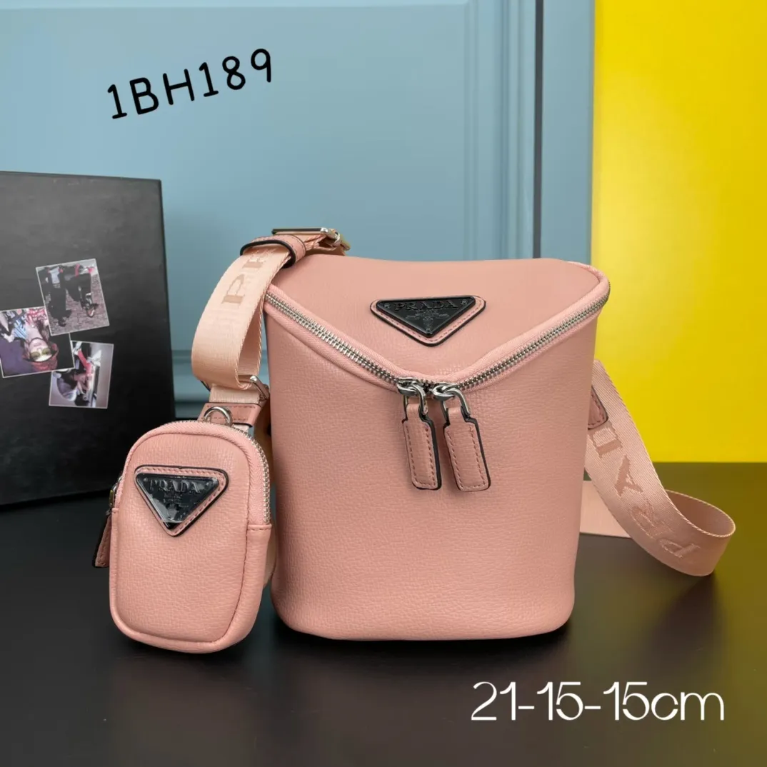 All categories Official website "Brand Women's Bags" Women's Bags 💙 PRADA 2022 Official New Prada Crossbody Bag Wholesale 58002200 High Quality Size: 21-15-15CM