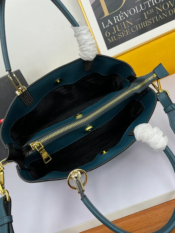 All categories Official website "Brand Women's Bags" Women's Bags 💙 PRADA 2022 Official New Prada Imported Palm Print Cowhide Fabric Handbag Wholesale 58002500 High Quality Size: 30-22-12CM