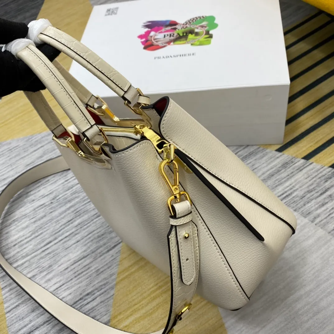 All categories Official website "Brand Women's Bags" Women's Bags 💙 PRADA 2022 official new Prada imported calfskin crossbody bag wholesale 58002500 High quality Size: 30-22-14CM