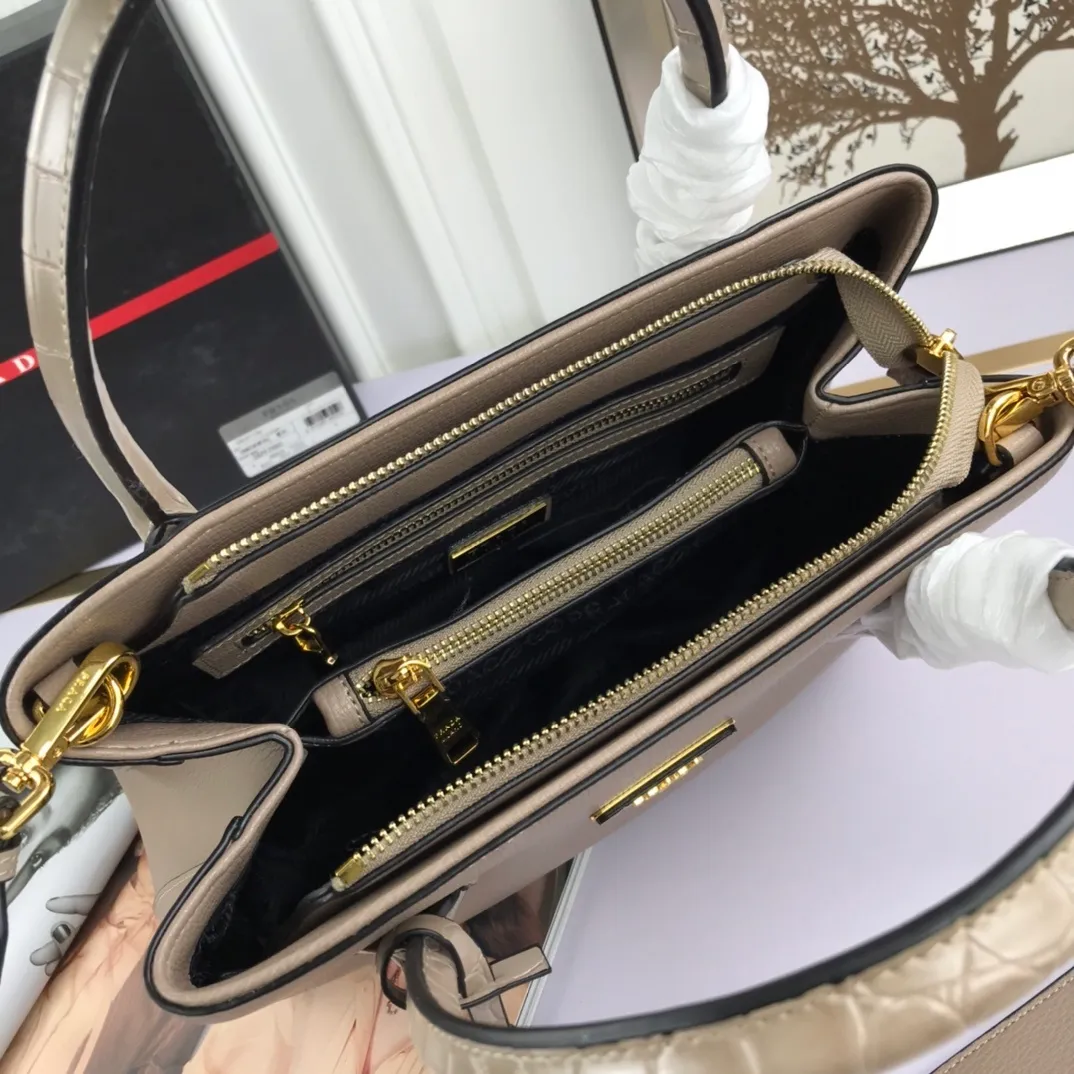 All categories Official website "Brand Women's Bags" Women's Bags 💙 PRADA 2022 official new Prada calfskin handbag wholesale 58002500 High quality Size: 30-24-14CM