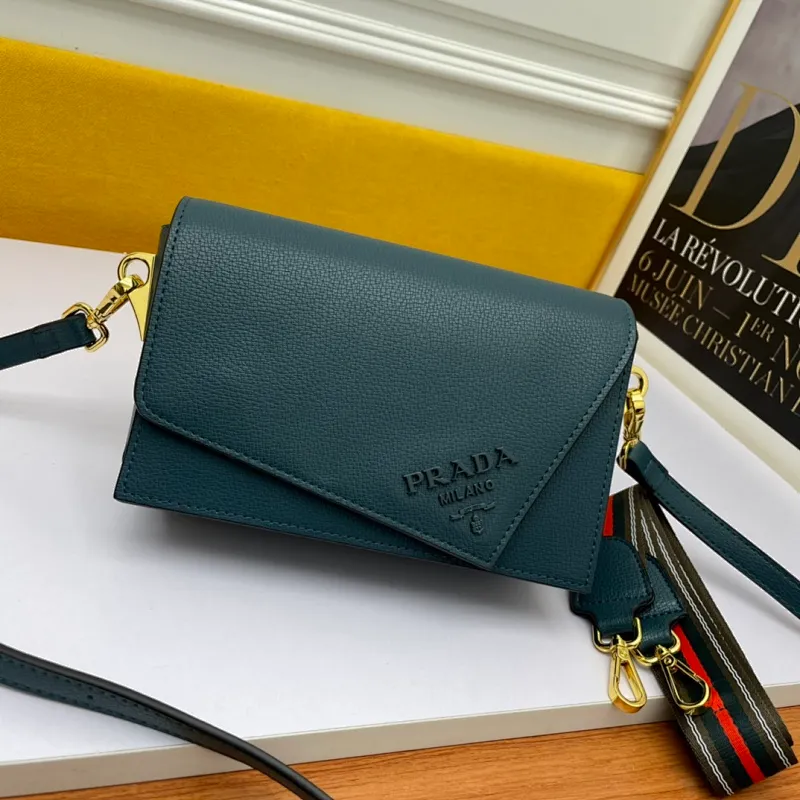 All categories Official website "Brand Women's Bags" Women's Bags 💙 PRADA 2022 official new Prada cowhide crossbody bag wholesale 58002300 High quality Size: 24-15-8CM