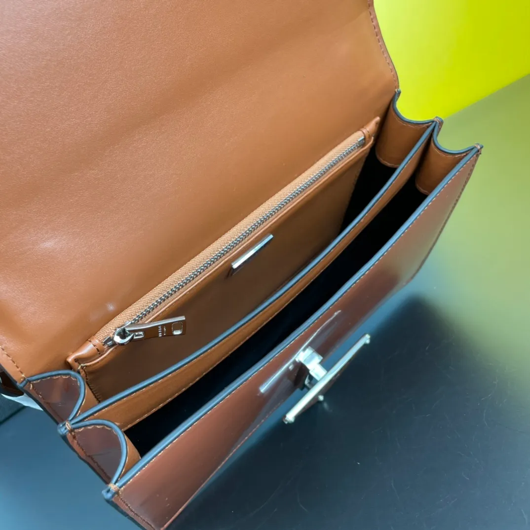 All Categories Official Website "Brand Women's Bags" Women's Bags 💙 PRADA 2022 Official New Prada Imported Cowhide Crossbody Bag Wholesale 58002000 High Quality Size: 24-15-6CM