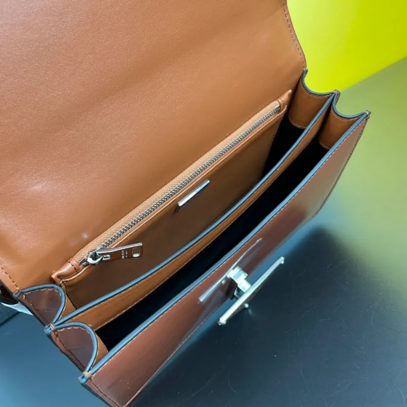 All Categories Official Website "Brand Women's Bags" Women's Bags 💙 PRADA 2022 Official New Prada Imported Cowhide Crossbody Bag Wholesale 58002000 High Quality Size: 24-15-6CM
