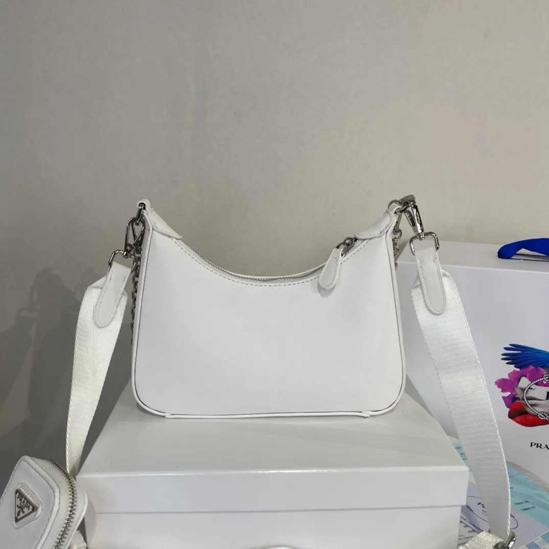 All categories Official website "Brand Women's Bags" Women's Bags 💙 PRADA 2022 Official New Prada Crossbody Bag Wholesale 58001400 High Quality Specifications: 18-22-6.5CM