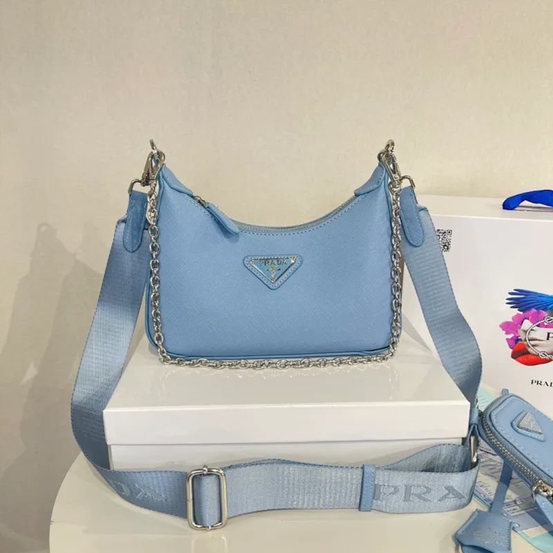 All categories Official website "Brand Women's Bags" Women's Bags 💙 PRADA 2022 Official New Prada Crossbody Bag Wholesale 58001400 High Quality Specifications: 18-22-6.5CM
