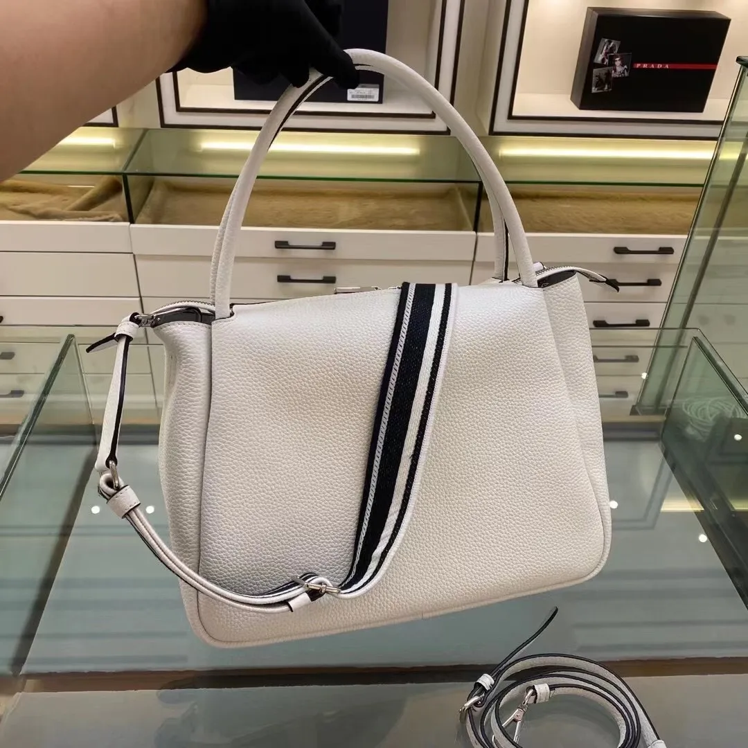 All categories Official website "Brand Women's Bags" Women's Bags 💙 PRADA 2022 official new Prada crossbody bag wholesale Original order quality 58007500 Size: 32-26-13Cm