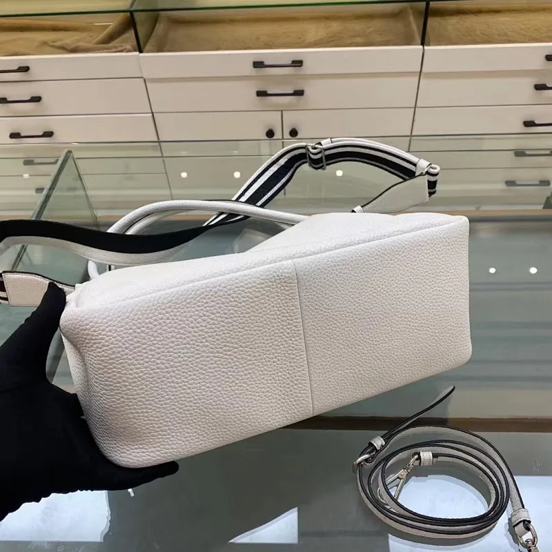 All categories Official website "Brand Women's Bags" Women's Bags 💙 PRADA 2022 official new Prada crossbody bag wholesale Original order quality 58007500 Size: 32-26-13Cm