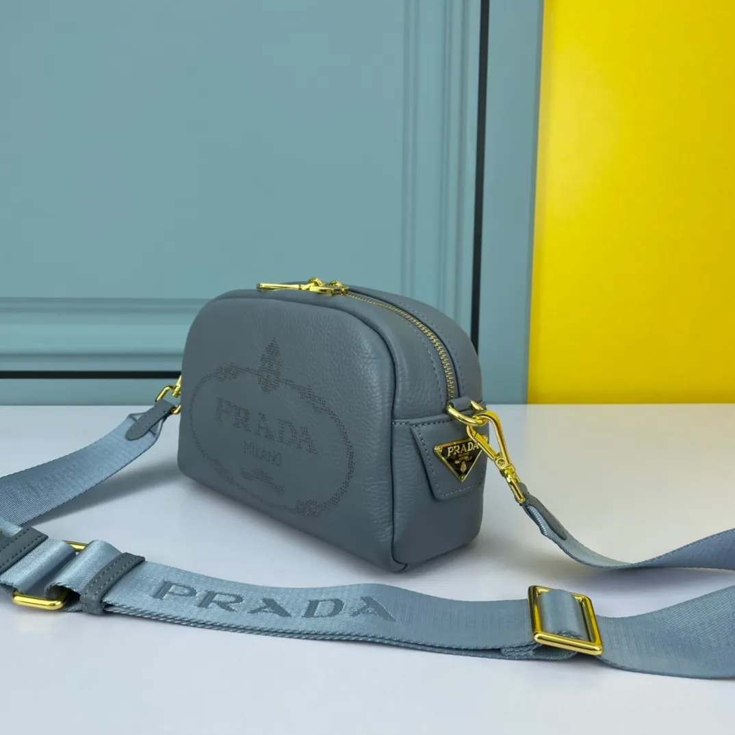 All categories Official website "Brand Women's Bags" Women's Bags 💙 PRADA replica PRADA, fine imitation PRADA bags, PRADA shoulder bags, 2023 official latest version PRADA cowhide camera bag, bag factory, original material, size: 21-14-8CM