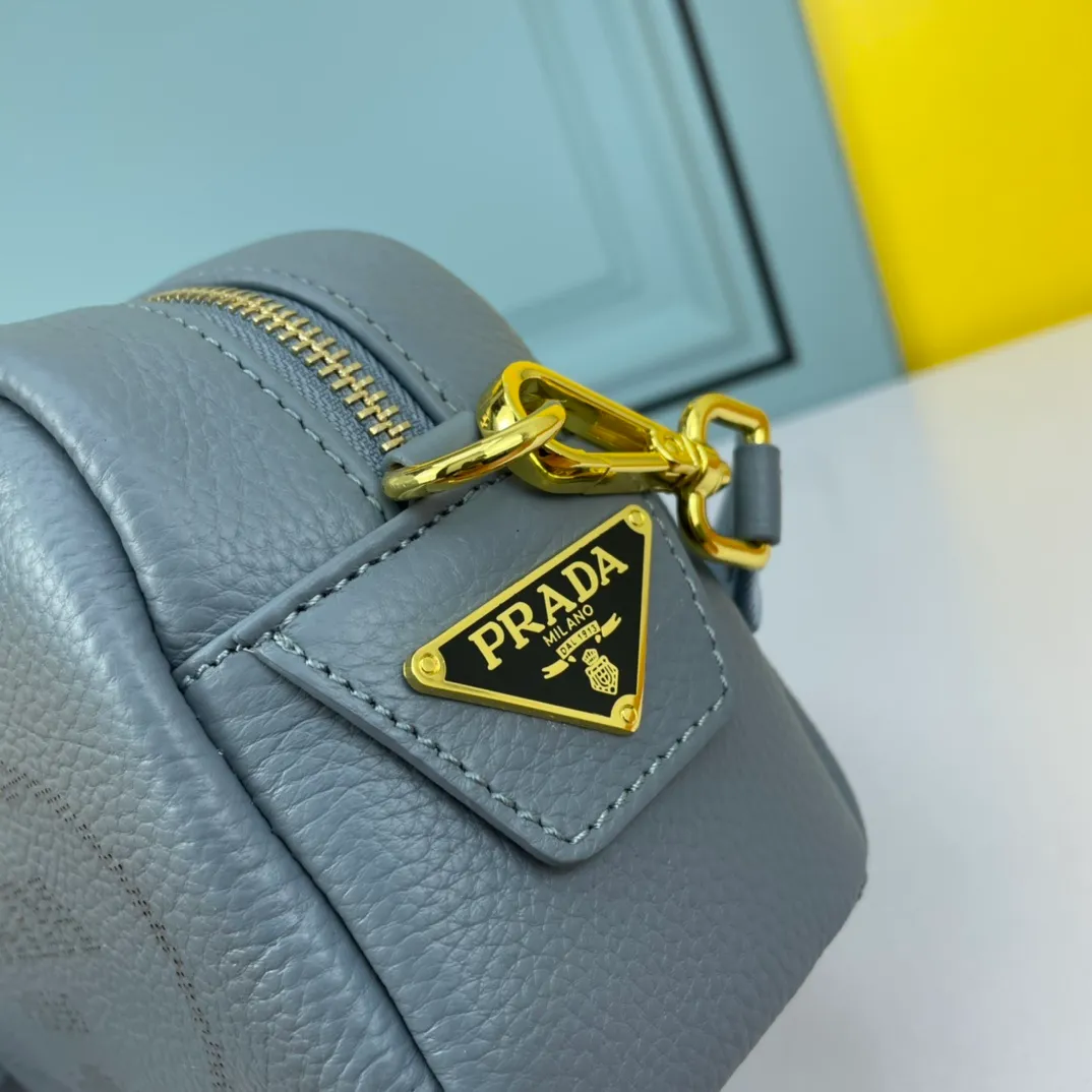 All categories Official website "Brand Women's Bags" Women's Bags 💙 PRADA replica PRADA, fine imitation PRADA bags, PRADA shoulder bags, 2023 official latest version PRADA cowhide camera bag, bag factory, original material, size: 21-14-8CM