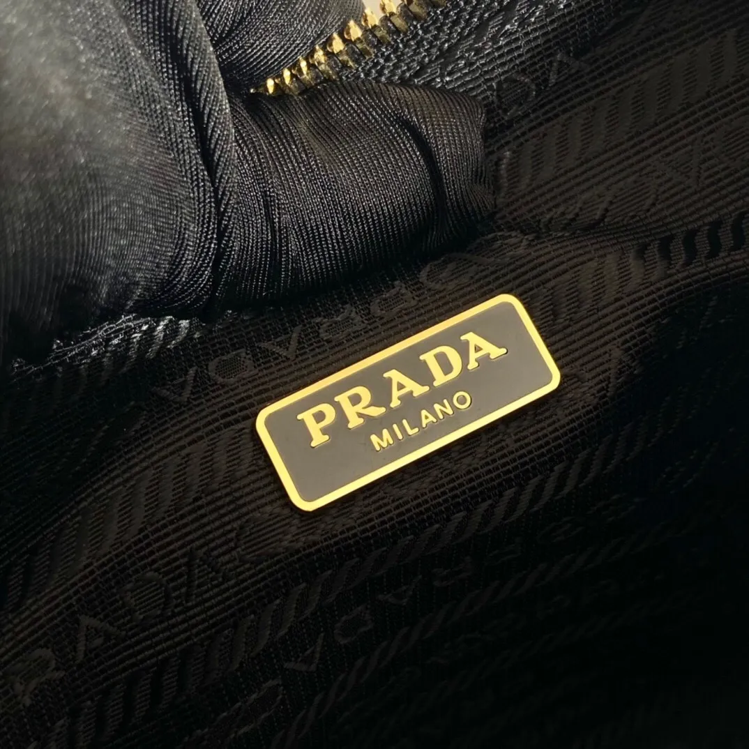 All Categories Official Website "Brand Women's Bags" Women's Bags 💙 PRADA 2022 Official New Prada Underarm Bag Wholesale 58003900 Original Order Quality Size: 23-17-6.5CM
