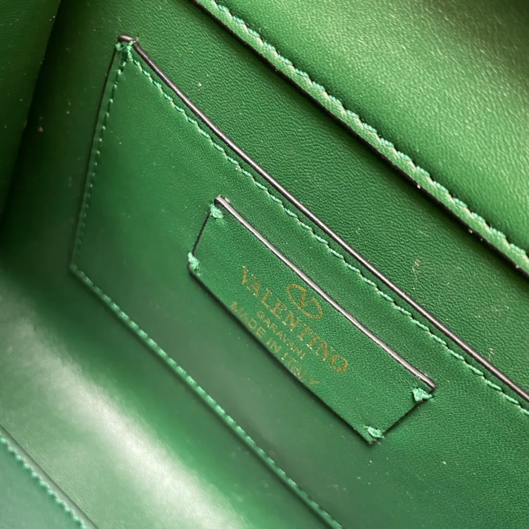 All categories Official website "Brand Women's Bags" Women's Bags 💙 Valentino replica VALENTINO, fine imitation VALENTINO bags, VALENTINO shoulder bags, 2023 official latest version VALENTINO handbags, bag factory, original material, size: 19-13-9CM