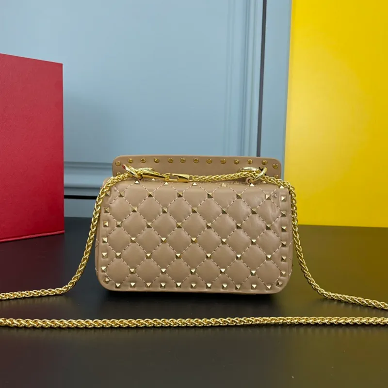 All categories Official website "Brand Women's Bags" Women's Bags 💙 Valentino 2022 Official New Valentino Sheepskin Crossbody Bag Wholesale 58002300 High Quality Size: 20-12-5CM