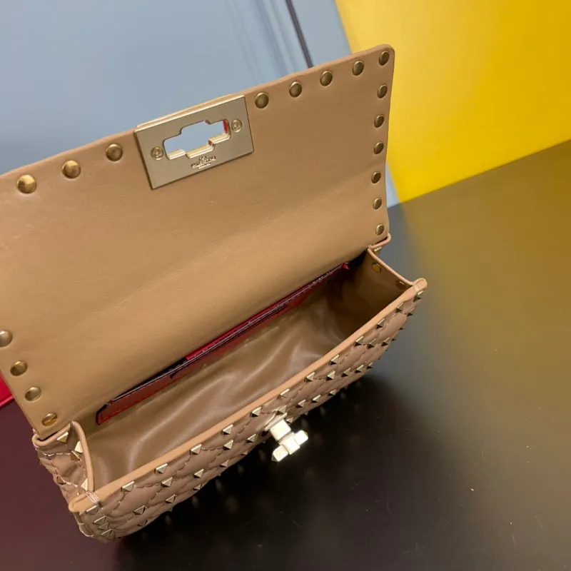 All categories Official website "Brand Women's Bags" Women's Bags 💙 Valentino 2022 Official New Valentino Sheepskin Crossbody Bag Wholesale 58002300 High Quality Size: 20-12-5CM
