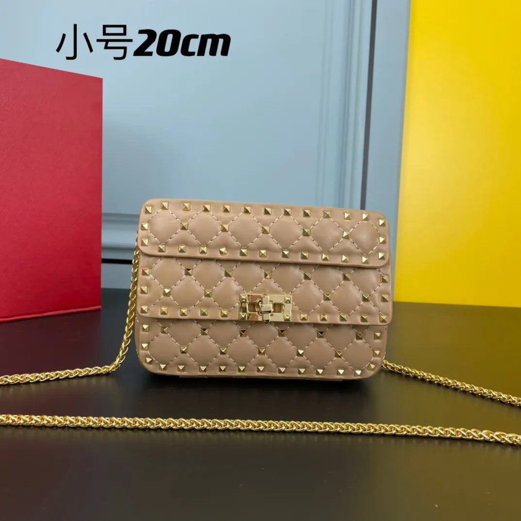 All categories Official website "Brand Women's Bags" Women's Bags 💙 Valentino 2022 Official New Valentino Sheepskin Crossbody Bag Wholesale 58002300 High Quality Size: 20-12-5CM