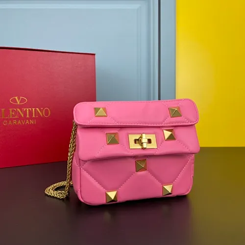 All categories Official website "Brand Women's Bags" Women's Bags 💙 Valentino 2022 Official New Valentino Nappa Sheep Leather Crossbody Bag Wholesale 58002300 High Quality Size: 20-12-7CM