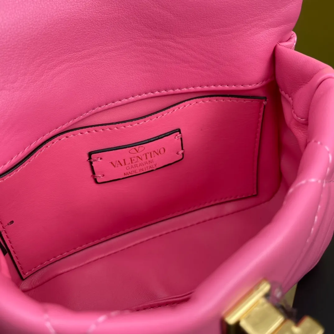 All categories Official website "Brand Women's Bags" Women's Bags 💙 Valentino 2022 Official New Valentino Nappa Sheep Leather Crossbody Bag Wholesale 58002300 High Quality Size: 20-12-7CM