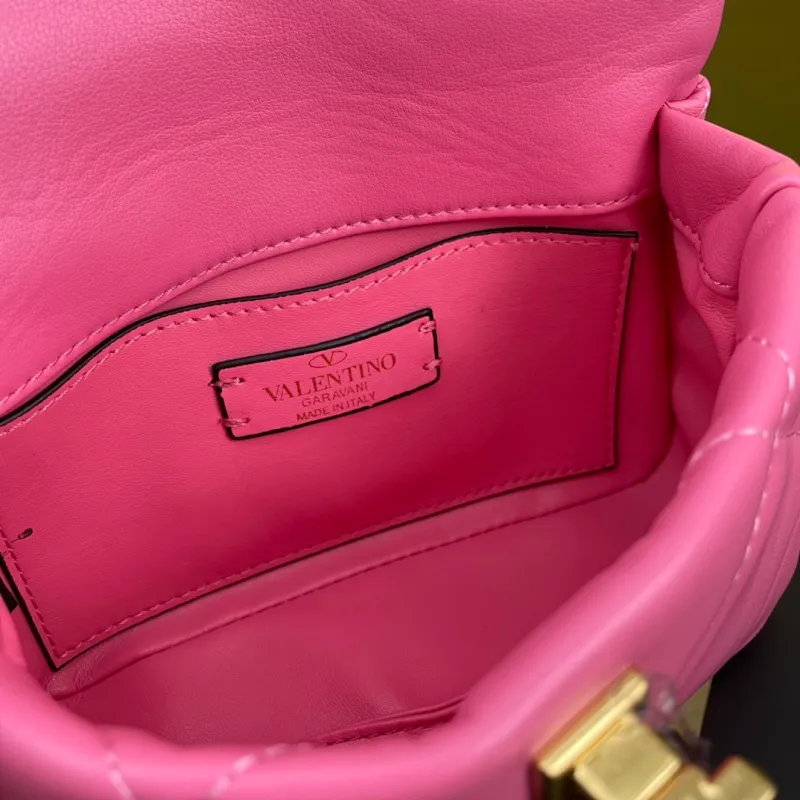 All categories Official website "Brand Women's Bags" Women's Bags 💙 Valentino 2022 Official New Valentino Nappa Sheep Leather Crossbody Bag Wholesale 58002300 High Quality Size: 20-12-7CM