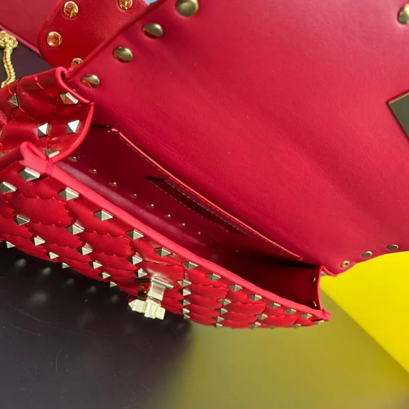 All categories Official website "Brand Women's Bags" Women's Bags 💙 Valentino 2022 Official New Valentino Sheepskin Crossbody Bag Wholesale 58002300 High Quality Size: 20-12-5CM
