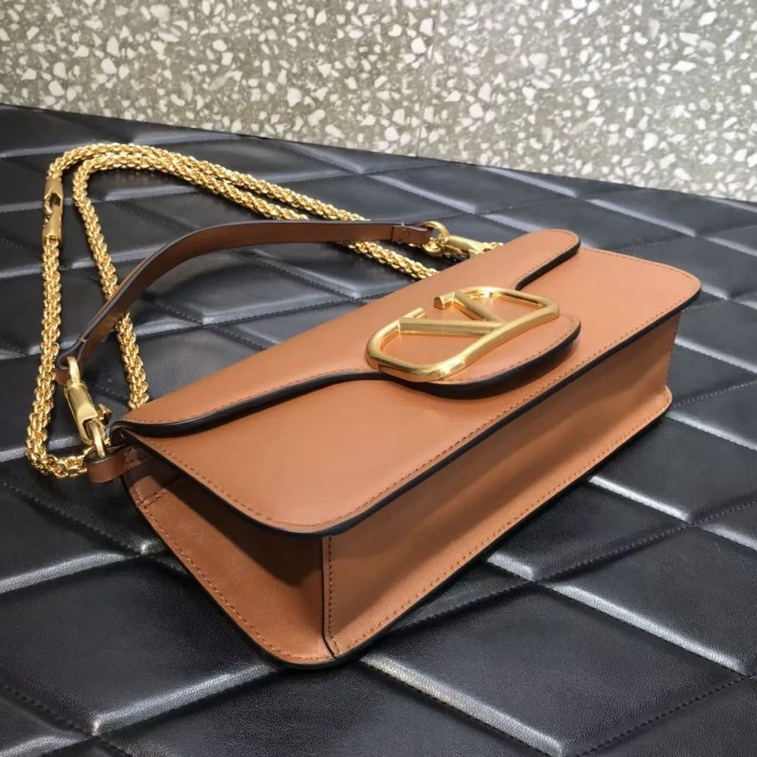 All Categories Official Website "Brand Women's Bags" Women's Bags 💙 Valentino 2022 Official New Valentino Crossbody Bag Wholesale 58001550 High Quality Size: 27-13-6 CM