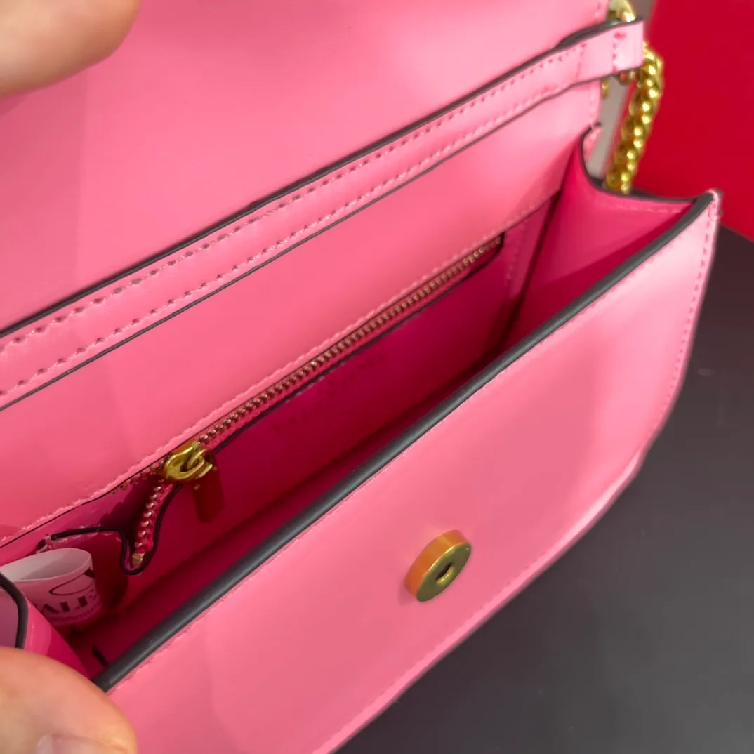 All categories Official website "Brand Women's Bags" Women's Bags 💙 Valentino 2022 Official New Valentino Crossbody Bag Wholesale 58001400 High Quality Size: 20-12-7CM