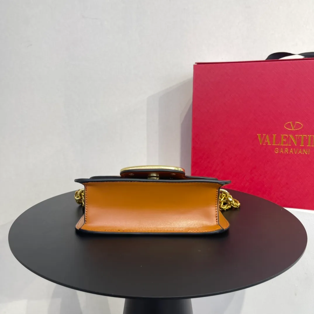 All categories Official website "Brand Women's Bags" Women's Bags 💙 Valentino 2022 Official New Valentino Crossbody Bag Wholesale 58001400 High Quality Size: 20-12-7CM