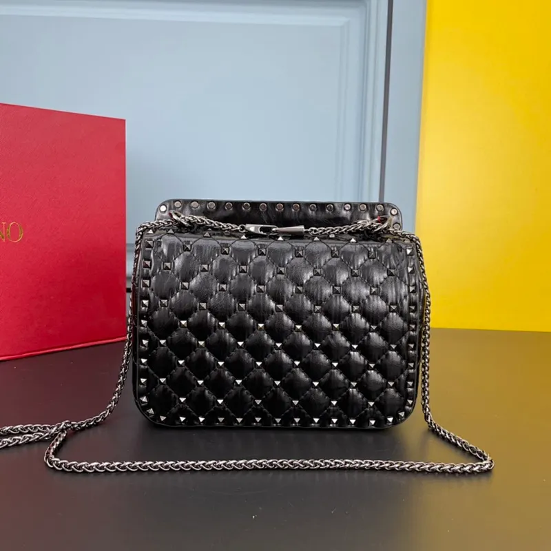 All categories Official website "Brand Women's Bags" Women's Bags 💙 Valentino 2022 Official New Valentino Sheepskin Crossbody Bag Wholesale 58002600 High Quality Size: 24-16-8CM