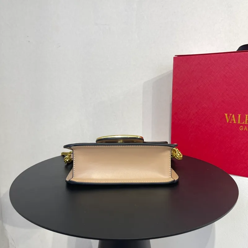 All categories Official website "Brand Women's Bags" Women's Bags 💙 Valentino 2022 Official New Valentino Crossbody Bag Wholesale 58001400 High Quality Size: 20-12-7CM