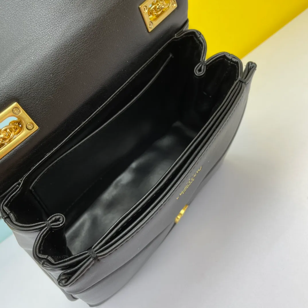 All categories Official website "Brand Women's Bags" Women's Bags 💙 Valentino 2022 Official New Valentino Cowhide Crossbody Bag Wholesale 58002300 High Quality Size: 20-15-10CM